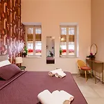 Hotel Monteoliveto 33 Neapol