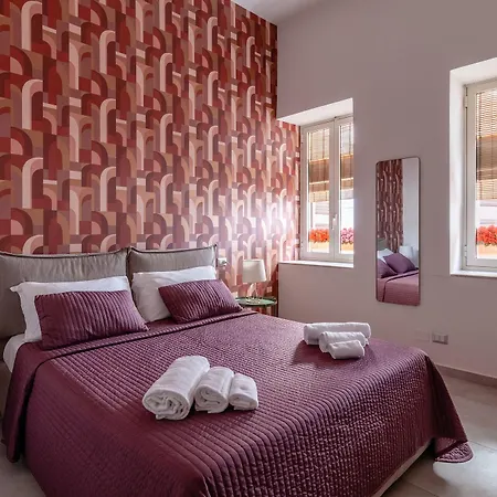 Hotell Monteoliveto 33 *