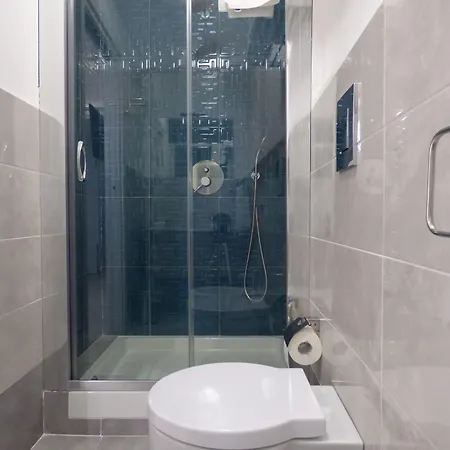 Hotell Monteoliveto 33 *