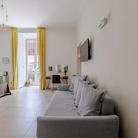 Hotell Monteoliveto 33 *