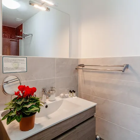 Monteoliveto 33 * Neapel