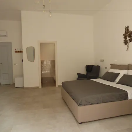 Monteoliveto 33 * Νάπολη