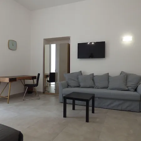 Monteoliveto 33 * Νάπολη