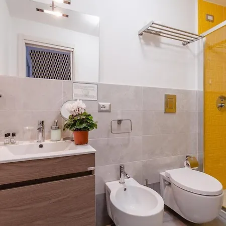 Monteoliveto 33 * Neapol