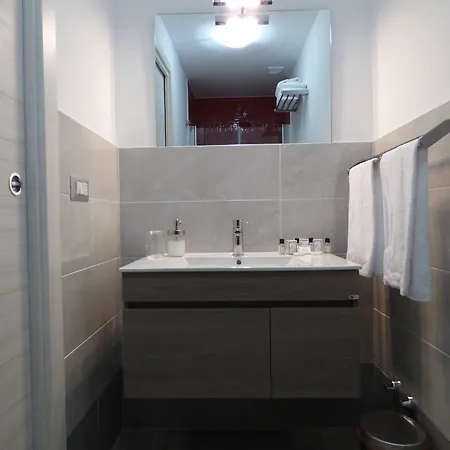 Hotel Monteoliveto 33 Neapol